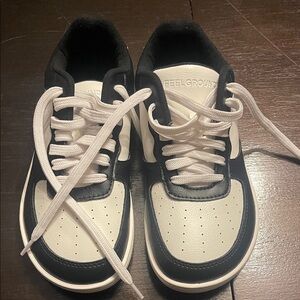 Feelgrounds Black and White Sneakers